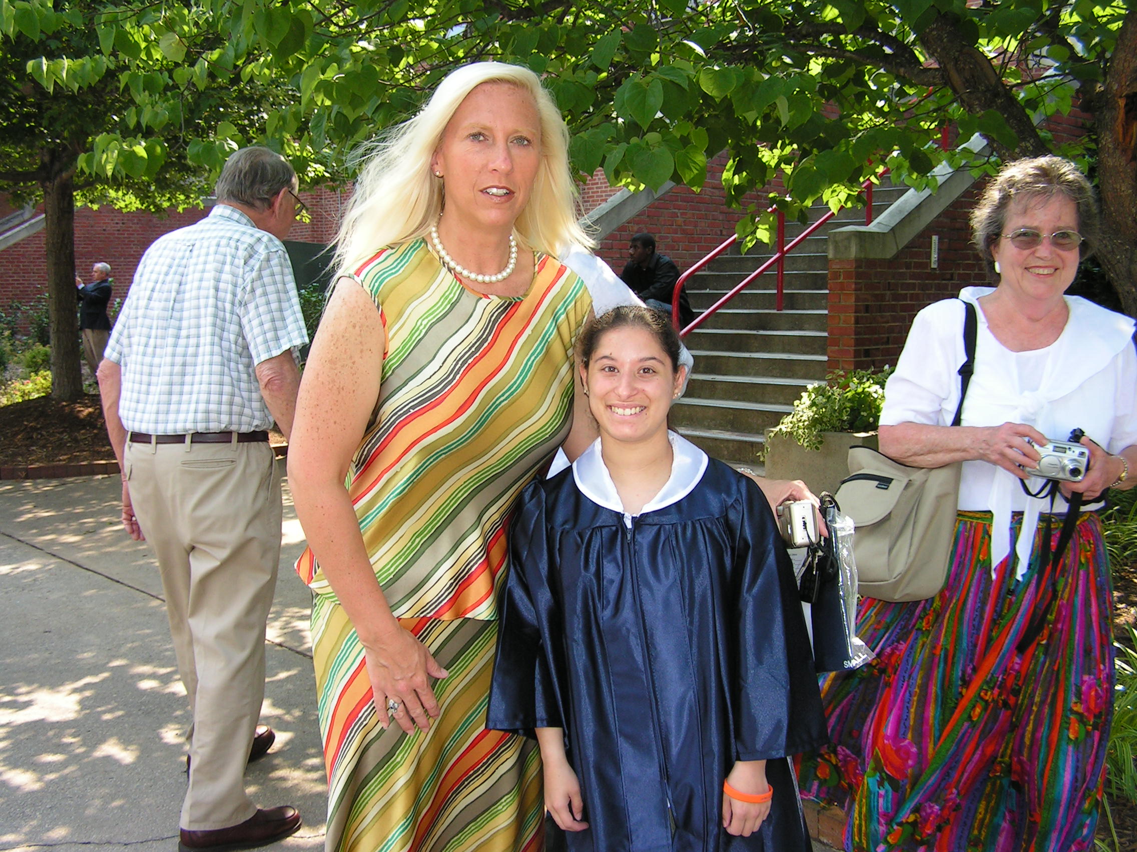 ./2006/Monica's Graduation/GraduationMonica6-9 0003.JPG